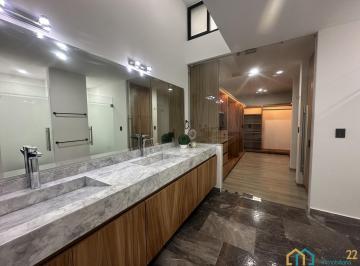 Casa · 489m² · 5 Recámaras · 3 Estacionamientos · Casa en Venta en Gran Reserva, con Diseño de Primer Nivel