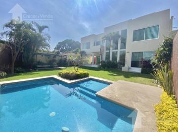 Casa · 267m² · 3 Recámaras · 3 Estacionamientos · Casa en Sumiya Estilo Moderno con Recámara en Planta Baja