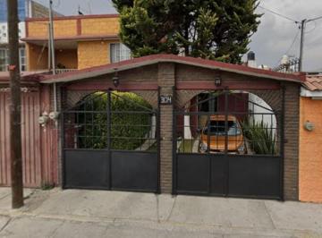 Casa de 3 habitaciones, Toluca · Venta de Casa en Toluca