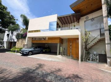 Casa · 760m² · 5 Recámaras · 2 Estacionamientos · Casa en Venta
