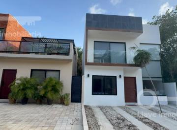 Casa · 216m² · 3 Recámaras · 2 Estacionamientos · Casa en Venta en Puerto Morelos, Quintana Roo.