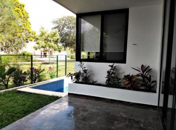Casa · 235m² · 3 Recámaras · 3 Estacionamientos · Casa en Renta en Privada Altozano Residencial. Carretera a Progreso