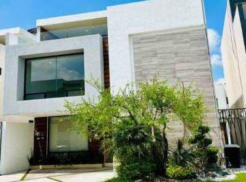 Casa en condominio de 4 habitaciones, Ocoyucan · Casa en Condominio de 308 m² con 4 Recámaras en Venta en Lomas de Angelópolis, Puebla