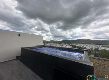 Casa · 950m² · 5 Recámaras · 4 Estacionamientos · Casa en Venta en Gran Reserva, con Alberca en Roof Garden