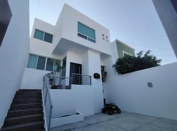 Casa de 3 habitaciones, Corregidora · Moderna y Amplia en Tejeda