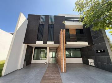 Casa · 360m² · 4 Recámaras · 2 Estacionamientos · Casa en Renta, Lomas de Angelópolis, Parque Querétaro, Puebla, Cluster con Alberca