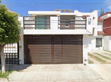 Casa de 3 habitaciones, León · Casa en Venta en Condado de Colmenar Viejo, Guanajuato.