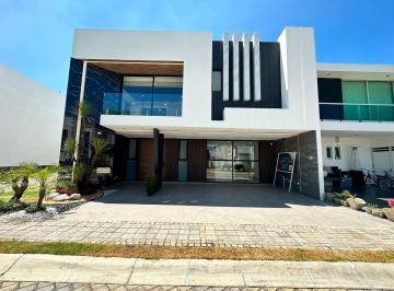 Casa · 422m² · 5 Recámaras · 2 Estacionamientos · Casa en Venta en Lomas de Angelópolis III
