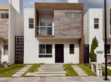 Casa · 90m² · 3 Recámaras · 2 Estacionamientos · Casa en Renta en San Juan del Rio, Queretaro.