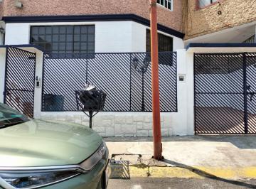 Casa · 85m² · 3 Recámaras · 1 Estacionamiento · Acogedora Casa Duplex de un Piso en Planta Baja en Lomas Boulevares