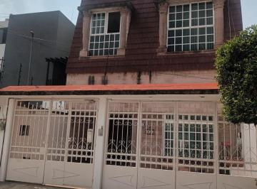 Casa · 210m² · 3 Recámaras · 2 Estacionamientos · Bonita y Funcional Casa con Buenos Espacios