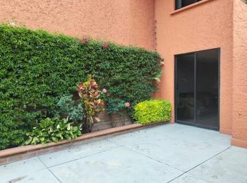 Casa · 245m² · 4 Recámaras · 3 Estacionamientos · Vive en Buena Zona en Calle Tranquila