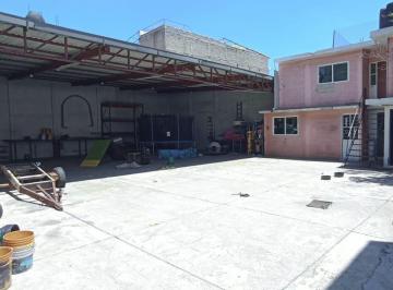 Bodega comercial · 80m² · 4 Recámaras · 10 Estacionamientos · Patio de Trabajo con Oficinas en Renta