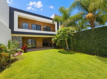Casa · 300m² · 4 Recámaras · 2 Estacionamientos · Casa con Alberca Nueva en Brisas de Cuernavaca, Temixco Morelos.