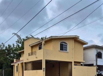 Casa · 227m² · 3 Recámaras · 2 Estacionamientos · Casa en Venta Col. El Charro