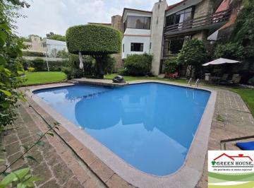 Casa de 4 habitaciones, Coyoacán · Venta Hermosa Residencia con Gran Jardín y Alberca, en Excelente Estado de Conservación