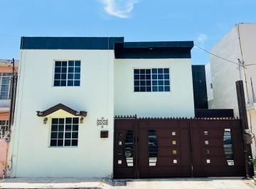 Casa de 3 habitaciones, Tampico · Casa en Venta – Col. Unidad Modelo, Tampico
