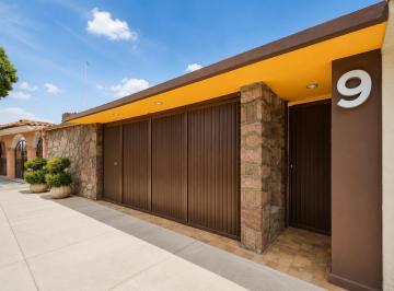 Casa · 405m² · 3 Recámaras · 3 Estacionamientos · Casa en Venta en Paseos del Bosque
