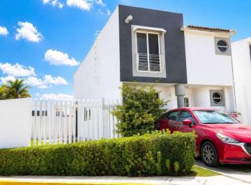 Foto 1 · Casa de Oportunidad, Modernizada, con Ampliación y Terreno Excedente en Palmas III, en Esquina