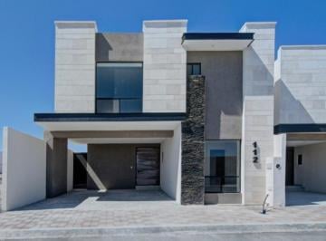 Casa · 270m² · 4 Recámaras · 2 Estacionamientos · Casa en Privanzas del Campestre