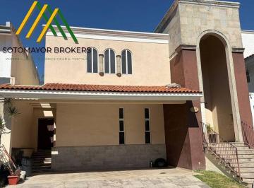 Casa de 3 habitaciones, Zapopan · Casa de 240 m² con 3 Recámaras en Renta en Royal Country