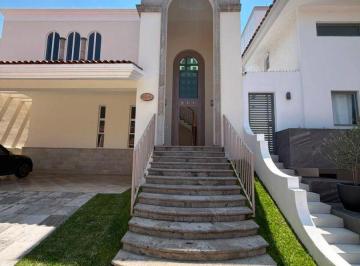 Casa de 3 habitaciones, Zapopan · Casa de 240 m² con 3 Recámaras en Renta en Royal Country