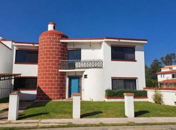 Casa de 4 habitaciones, Tequisquiapan · Excelente Casa en Venta de 2 Plantas de 4 Recamaras, con Closets C/u, 3 Baños Completos, Cocina