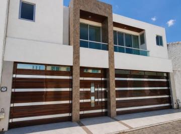Casa · 468m² · 3 Recámaras · 3 Estacionamientos · Casa en Venta Zona Lateral Recta a Cholula