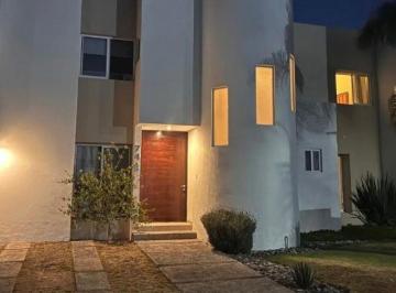 Casa en condominio de 3 habitaciones, Querétaro · Casa en Condominio de 250 m² con 3 Recámaras en Renta en Misión de Concá