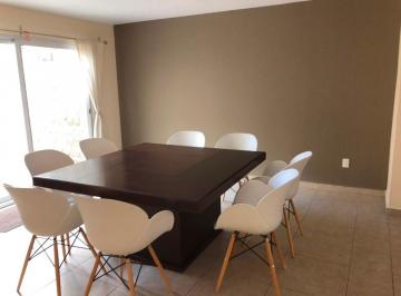 Casa de 3 habitaciones, León · Renta de Casa Amueblada en Natura Residencial