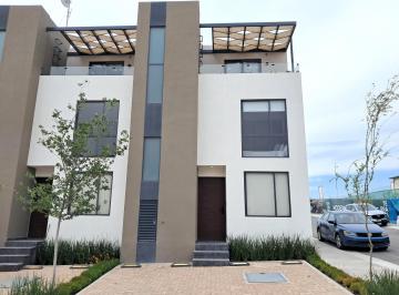 Casa · 132m² · 3 Recámaras · 2 Estacionamientos · Casa de 3 Niveles en Venta en Zakia - Zire El Marques Queretaro Gkc