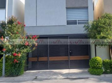 Casa · 185m² · 4 Recámaras · 2 Estacionamientos · Casa en Renta en García