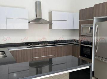 Casa · 225m² · 3 Recámaras · 2 Estacionamientos · Casa en Venta en Paseo del Vergel
