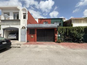 Casa · 3 Recámaras · Casa de 3 Recamaras a 10 Minutos de La Playa