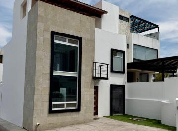 Casa · 177m² · 3 Recámaras · 2 Estacionamientos · Casa en Renta San Joaquin El Condado