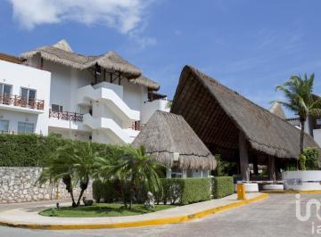 Departamento · 130m² · 2 Recámaras · 1 Estacionamiento · Departamento en Venta en Playa del Carmen Downtown Exclusive 2bd Condo