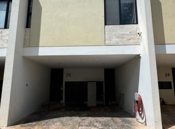 Casa de 2 habitaciones, Mérida · Renta Th con Paneles Solares y Alberca