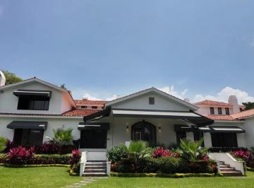 1 · Casa en Vista Hermosa | Residencia de un Nivel con Cancha de Tenis y Acabados de Lujo