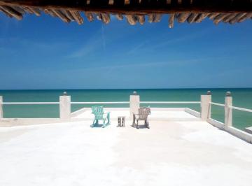 Casa de 3 habitaciones, Progreso · Chelem Oceanfront 3/3 Pool $8,982,000 Mxn