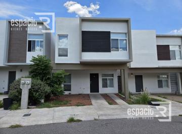 Casa · 170m² · 4 Recámaras · 2 Estacionamientos · Casa en Venta en Seratta, Zona Reliz con Recamara en Planta Baja