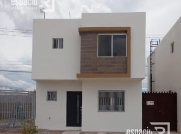 Casa · 101m² · 3 Recámaras · 2 Estacionamientos · Casa en Venta en Fraccionamiento, Residencial Las Viñas