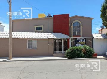 Casa · 164m² · 3 Recámaras · 2 Estacionamientos · Casa en Venta en Zona de Panamericana
