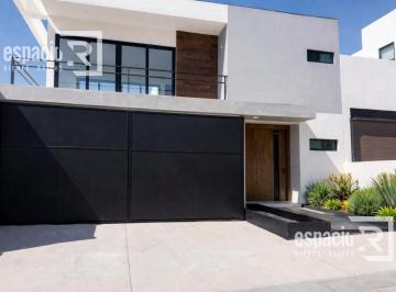 Casa · 320m² · 4 Recámaras · Casa en Venta con Recamara en Planta Baja