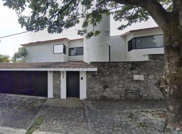 Casa de 5 habitaciones, Cuernavaca · Hermosa Casa con Alberca en Cuernavaca, Increible Clima, Alta Plusvalia.