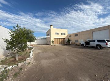 Terreno industrial , Saltillo · Excelente Bodega Industrial con Oficinas y Más de 5,000 m² de Terreno en Derramadero, Facil Acceso