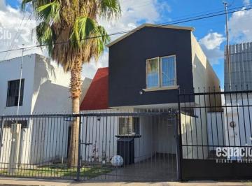 Casa · 160m² · 3 Recámaras · 1 Estacionamiento · Casa en Venta en La Avicola Entre Ortiz Mena y Perif. de La Juventud