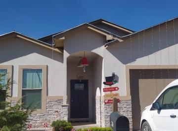 Casa · 450m² · 3 Recámaras · 4 Estacionamientos · Venta de Residencia en Residencial Los Leones Carretera a Cd Aldama Chih
