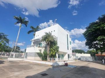 cfb081775b088b4895b3f0e9e5f887781a436806c632ab71a9d303b129bc20c1 · Edificio en Renta, Circuito Colonias, Mérida, Yucatán.