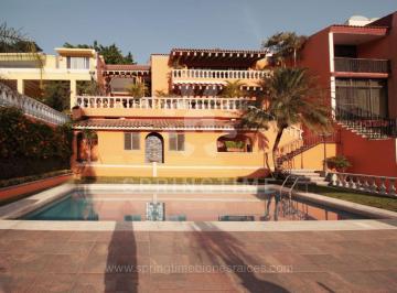 Casa de 4 habitaciones, Cuernavaca · Casa en Club de Golf Tabachines, Cuernavaca