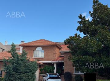 Casa · 609m² · 3 Recámaras · 4 Estacionamientos · Casa en Venta en Las Haciendas